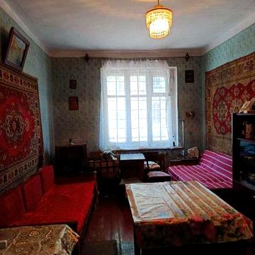 Кімната в комунальній квартирі - Книжковий провулок (вікна виходять на вул. Старопортафранківську, біля кінотеатру "Родина")