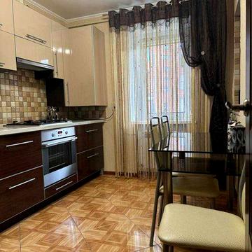 3-кімнатна квартира 63.8 м2 з ремонтом та меблями | Центр Ромни | Індивідуальне опалення