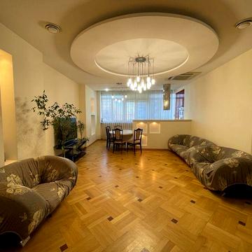 Продам 4 ком.квартиру ул. Левка Лукʼяненка ( Жуковского) ,Центр ,Нагорный
