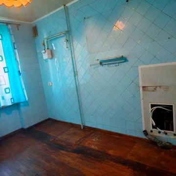 Продам 3- ком. квартиру середина Слобожанского пр. остановка Донецкая.