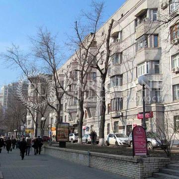 Продам 3к82м2 біля метро Арсенальна вул Івана Мазепи 3 Сталінка з ліфтом