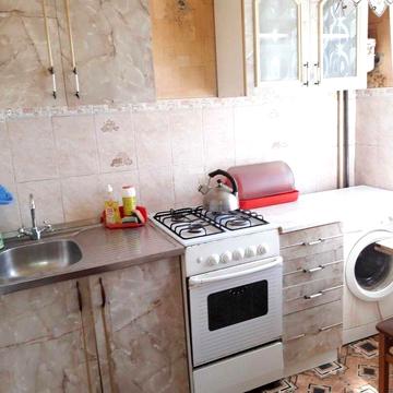 Продам 1к. квартиру, 4/5 кирп., р-н "Варуса". СВОБОДНА.
