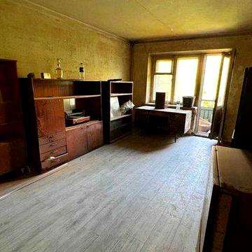 Продаж квартири під ремонт, вул. Олександра Кониського, Центр