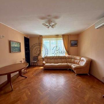 БЕЗ КОМІСІЇ! Простора 3-кімнатна квартира на Печерську. бул. Лесі Українки, 9-В