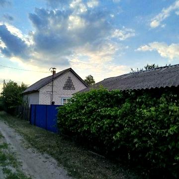 Продаж житлового будинку з господарськими будівлями на земельній ділянці з молодим садком