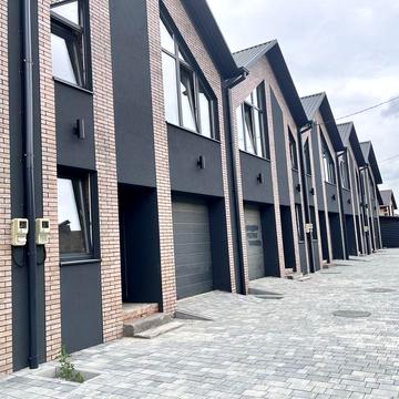 Таунхауси в передмісті 1 км від тролейбуса