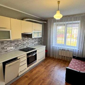 Продаж 1 кімнатної  квартири з гаражем.