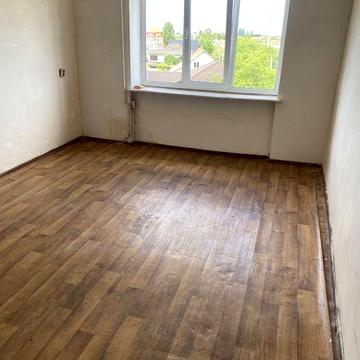 Продається 1-кімнатна квартира в Мукачево по вул.Великогірна  на 4 поверсі пятиповерхового цегляного будинку!