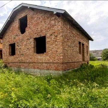 Не завершений особняк поруч з Франківськом