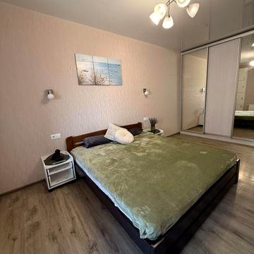 Сдам  1 комнатную  Сахарова Кадор  ремонт мебель техника-12000гр.