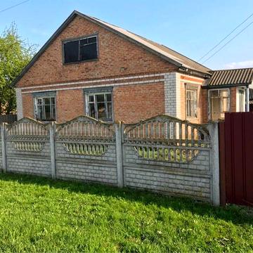 Будинок в селі Петрівці