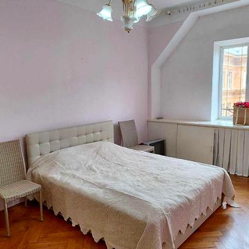 Продається 2-кімнатна квартира в Центрі міста, район Театральна площа