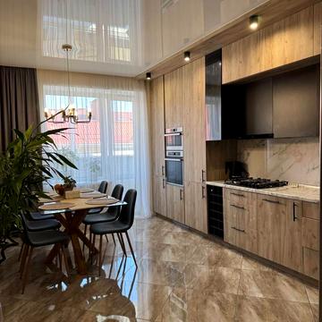 None 125000.0 USD