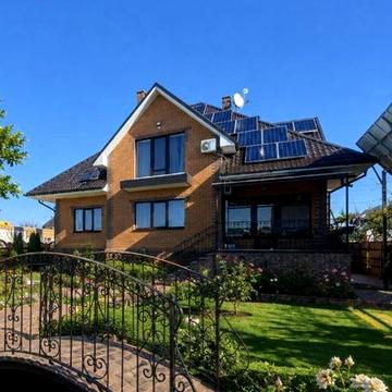Продаж просторий та сучасний будинок комфорт-класу.