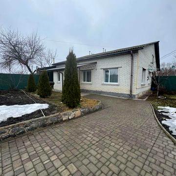 Продаж будинку в зручній локації! Недалеко від центру. Можливий продаж по програмі.