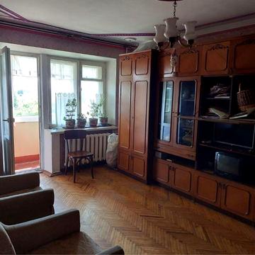 *Продаж 2-х кімнатної квартири в центрі міста.