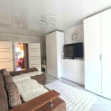 Продам 2к квартиру на Александра Поля