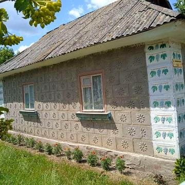 Продається будиночок з земельною ділянкою 13 соток в смт Літин Вінницької обл.