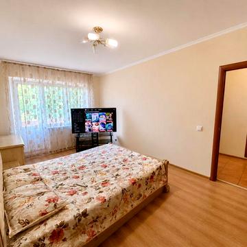 Продаж Однокімнатна другий поверх в центральному районі міста