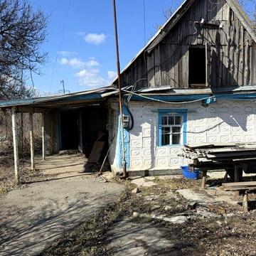 Продам  участок земли с домом !