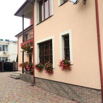 Продам окрему частину будинку під комерцію або житло