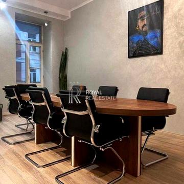 Продаж Квартира Київ вул. Велика Житомирська 18А 5 кімнат 196 м² Під офіс 2 входи Високі стелі Ліфт Паркомісця Газове опалення