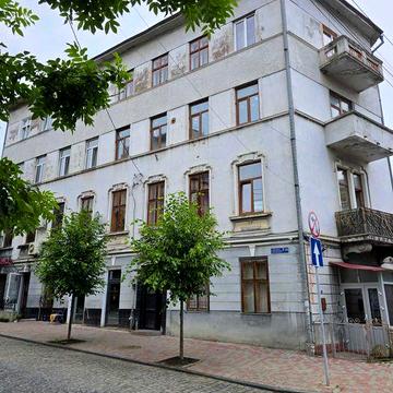 Продам 2-кімнатну квартиру в ЦЕНТРІ міста вул.Б.Хмельницького з САУНОЮ та БАСЕЙНОМ