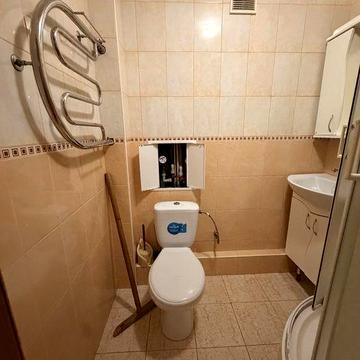 Продам 2 х кімн квартиру  (1 ПОВЕРХ )вул. Лесі Українки