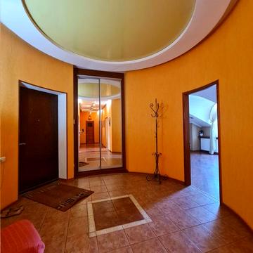 Мансарда на Театральній, біля Оперного, 175 м² — це не ринок нерухомості." Це аукціон долі."