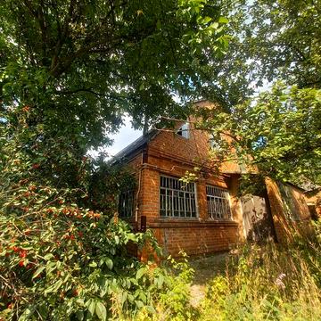 Продам дом 77м.кв.10сот.Мерефа .под ваш ремонт 6тис.900