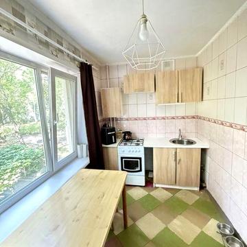 ТЕРМІНОВИЙ Продаж 1-х кімн, Запорозького козацтва, р-н Пошти, Поверх 2/9, Площа 40 кв м , Хортицький р-н