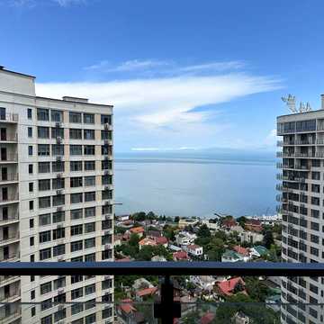 Видовая 1к с террасой на Каманина