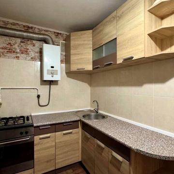 2-х кімнатна квартира в центрі на короткий термін