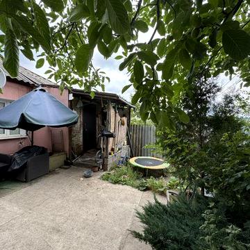 Квартира з власним подвірʼям на Тараса Карпи
