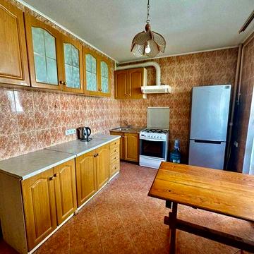 Бориса Гмирі 15, оренда 3-к квартири, невисокий поверх, Осокорки, метро 10 хв, Є газ!