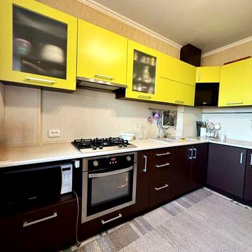 3 кімнатна квартира. Молодіжний. 297 квт
