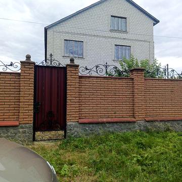 Продається двух поверховий будинок в селі Пилипівка.