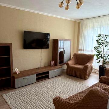 Продам три кімнатну квартиру м Іванків 60 км до Київа
