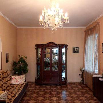 Продаю в Центре 2к/к с гаражом и подвалом
