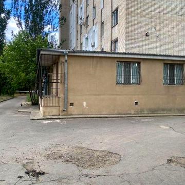 Перший поверх 80 м. під житло чи бізнес