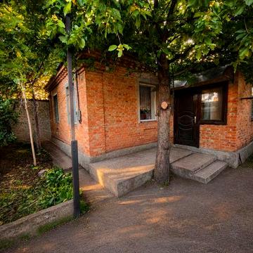 Продам будинок в жилому стані