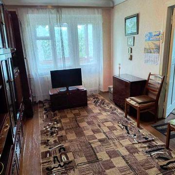 Продається трьохкімнатна квартира від власника, площею 45,47 кв.м. Район Богдана