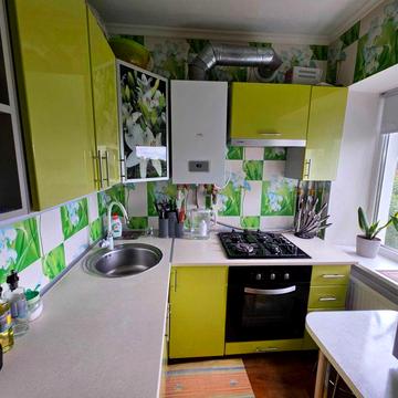 Продам 2- кімнатну квартиру в центрі міста з  індивідуальним опаленням