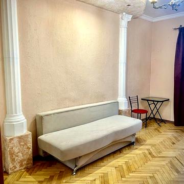 Здається 2 к. кв. біля ст.м. Звірінецька 3 хв.