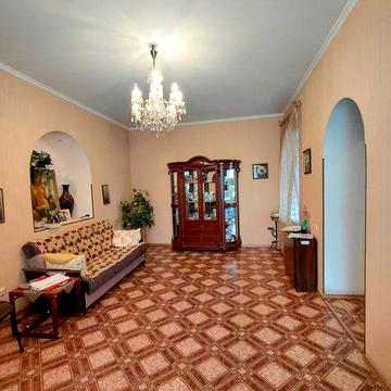2к. Декабристов, "жил" 1/2  с гаражем  40т.