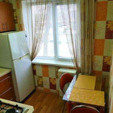 Продам 2-кімнатну квартиру 42 м², 1 поверх, вул. Британська, 39.