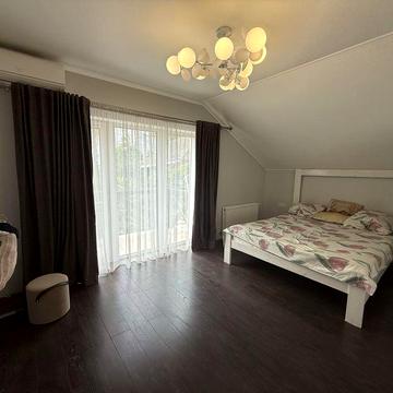 Оренда будинку на Пятничани (Вінниця).Три окремі кімнати . Ремонт .Меблі.Техніка . Паркомісце .Гарна панорама на природу