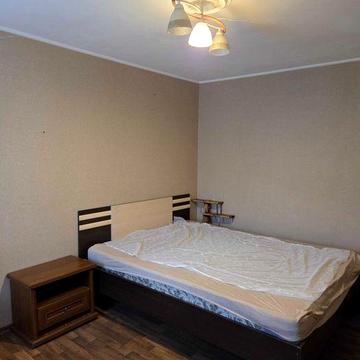 1-кімнатна квартира з капітальним гаражем та ділянкою