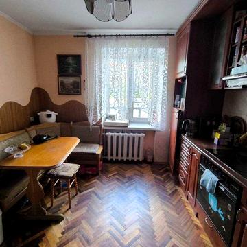 Продаж 2к Кульпарківська--Пулюя 52м 2/9цегла ремонт меблі 67тис