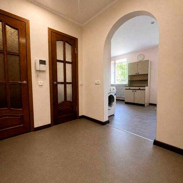 Продам 1 к кв Холодная гора 43 кв м Юрия Паращука дом 4 с ремонтом